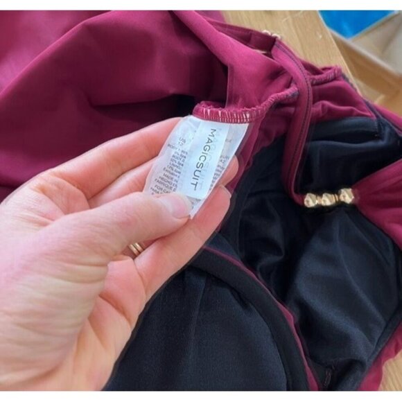 $176 Miraclesuit Solid Isabel One 1 Piece Women's Maroon Red Swimsuit Swim Suit - Picture 8 of 8